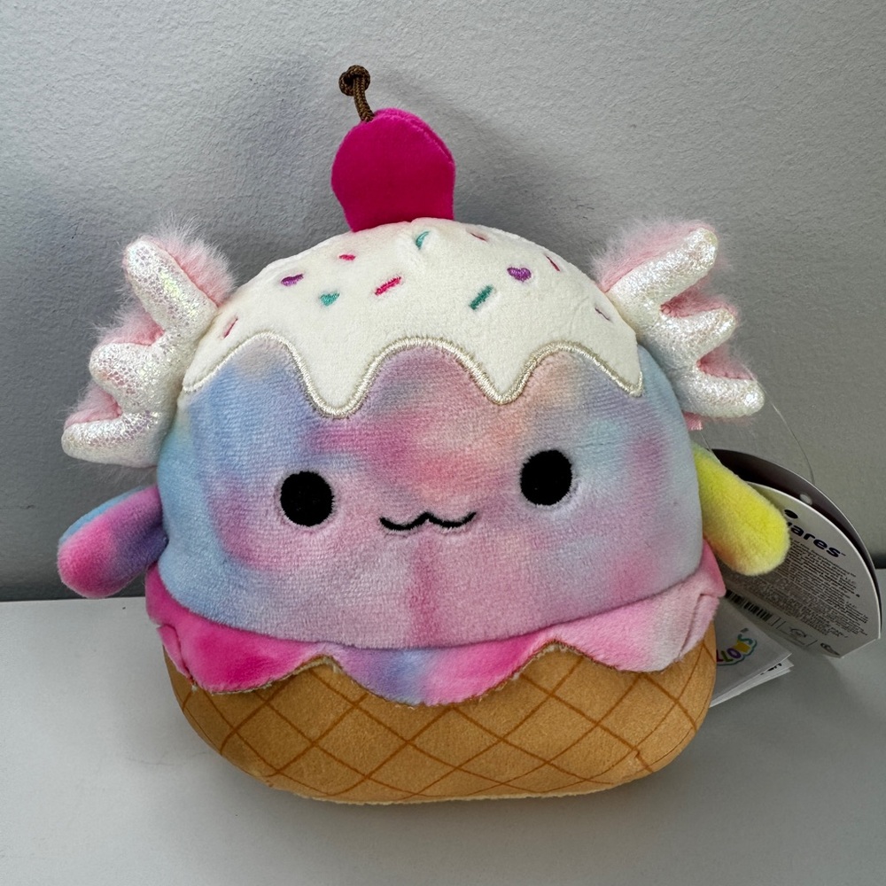 Tinley the Cupcake 🧁 Axolotl Squishmallow